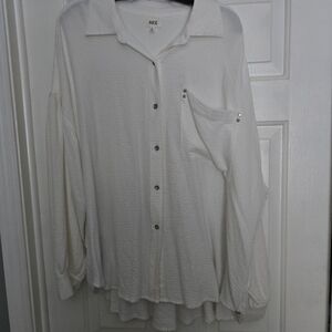 NWOT BKE oversized top size L